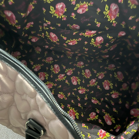 Betsy Johnson overnight travel bag. Oversized. - Picture 4 of 5